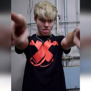 XPLR By Sam And Colby Devil Logo T-Shirt Hot Topic Exclusive- L